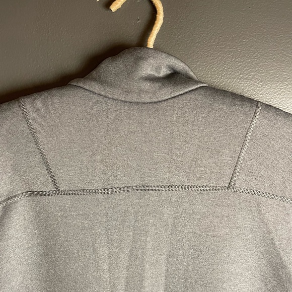 694. Patagonia Gray Zip Fleece - Picture 8 of 9